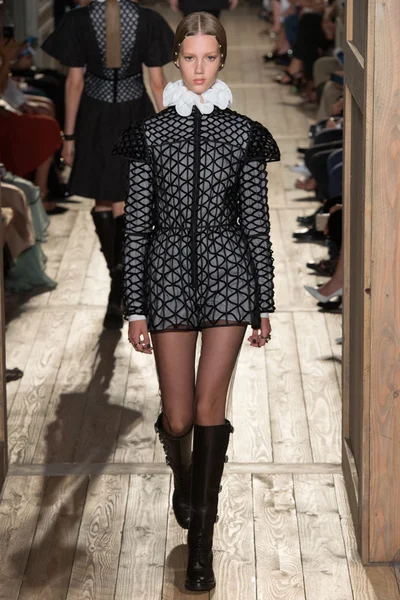 Look 24